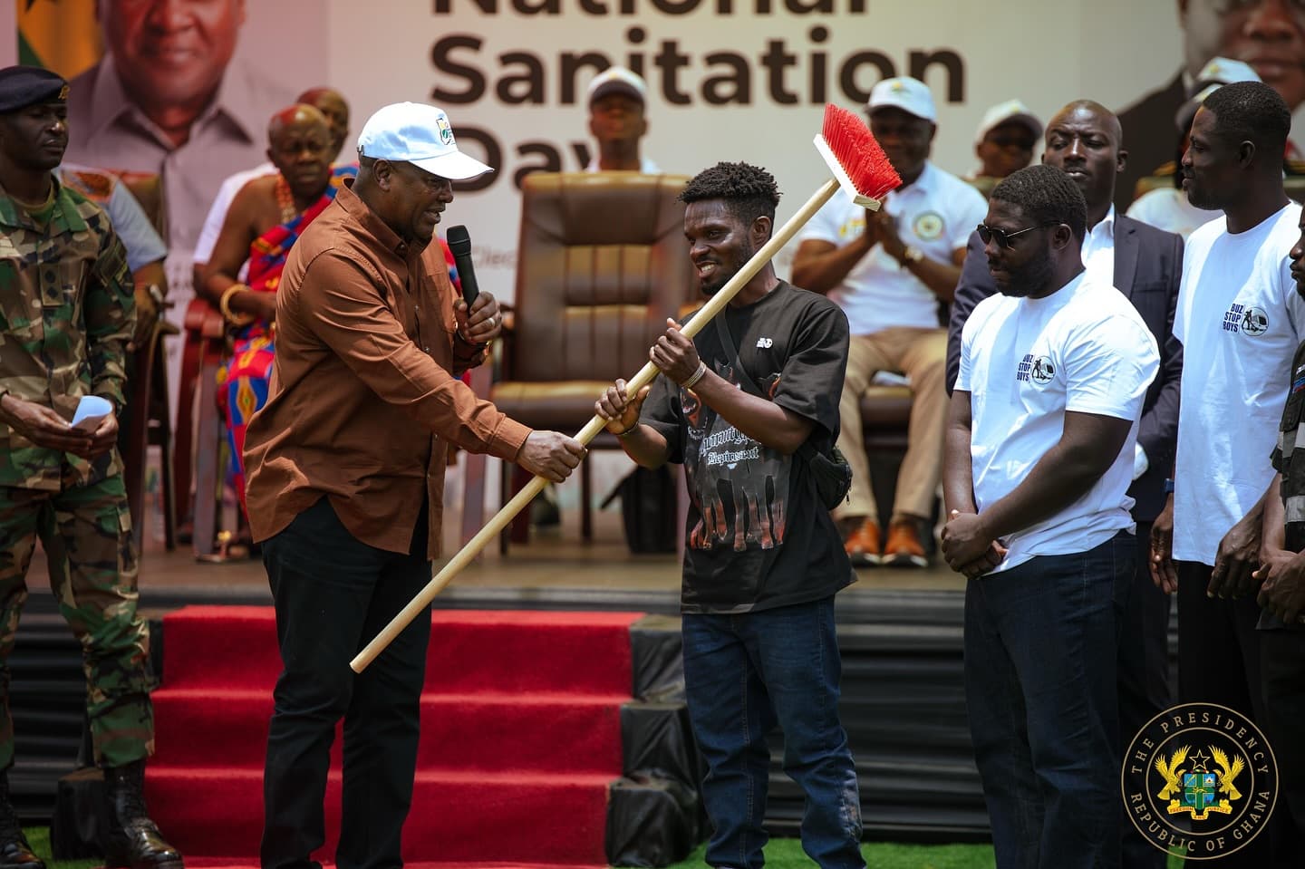 President Mahama donates sanitation tools to BuzzStop boys at relaunch of National Sanitation Day