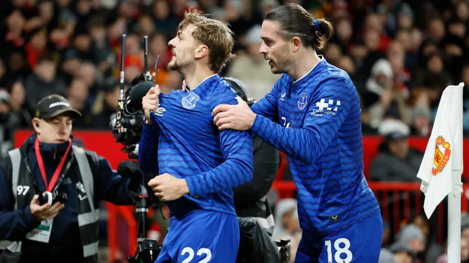 10-man Everton shock Man United with stunning win at Old Trafford