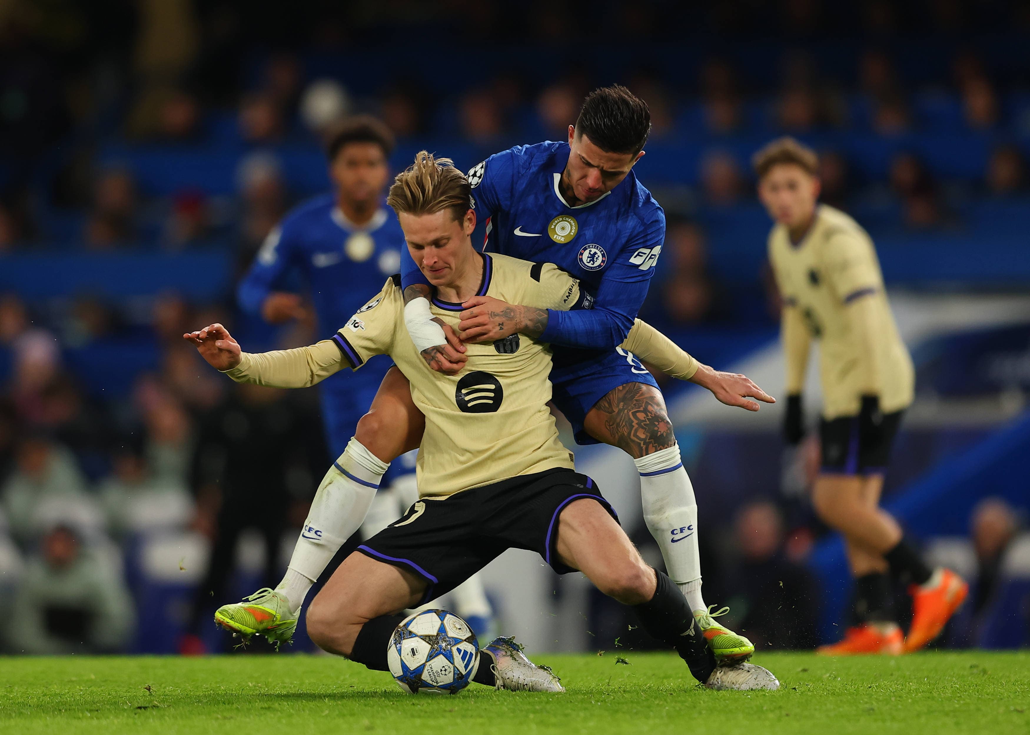 Chelsea dismantle 10-man Barcelona in the Champions League
