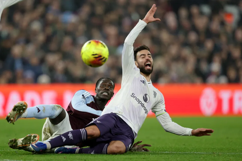 Rogers the hero as Aston Villa beat Man United 2-1 in Christmas cracker
